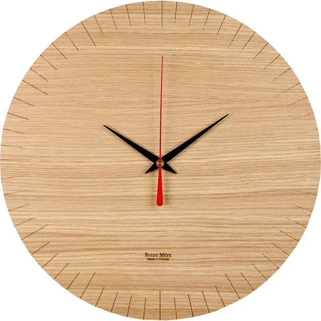 Horloge à aiguille fabriquée en France avec du chêne issu de forêt gérée durablement