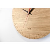 Horloge à aiguille fabriquée en France avec du chêne issu de forêt gérée durablement