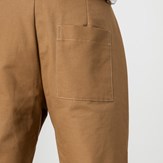pantalon-chino-ecclo-homme-marron-camel-Made-in-France-et-coton-upcyclé-recyclé-dreamact-zoom-arrièr
