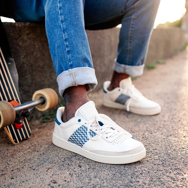 Sneakers en cuir blanc crème et tissage bleu réalisé à la main - Ky Co 6