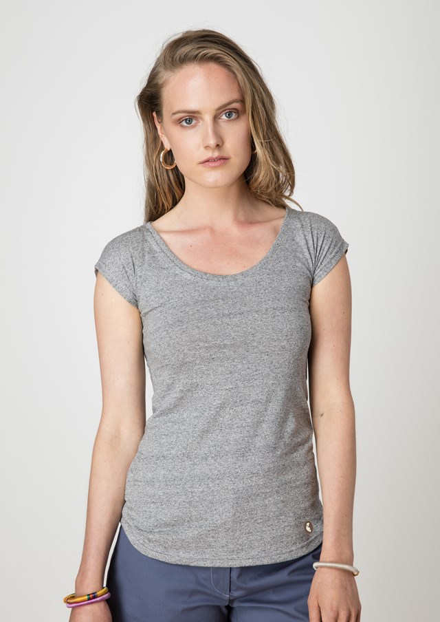 t-shirt-ecclo-gris-échancré-femme-Made-in-France-et-coton-upcyclé-recyclé-dreamact-face-2