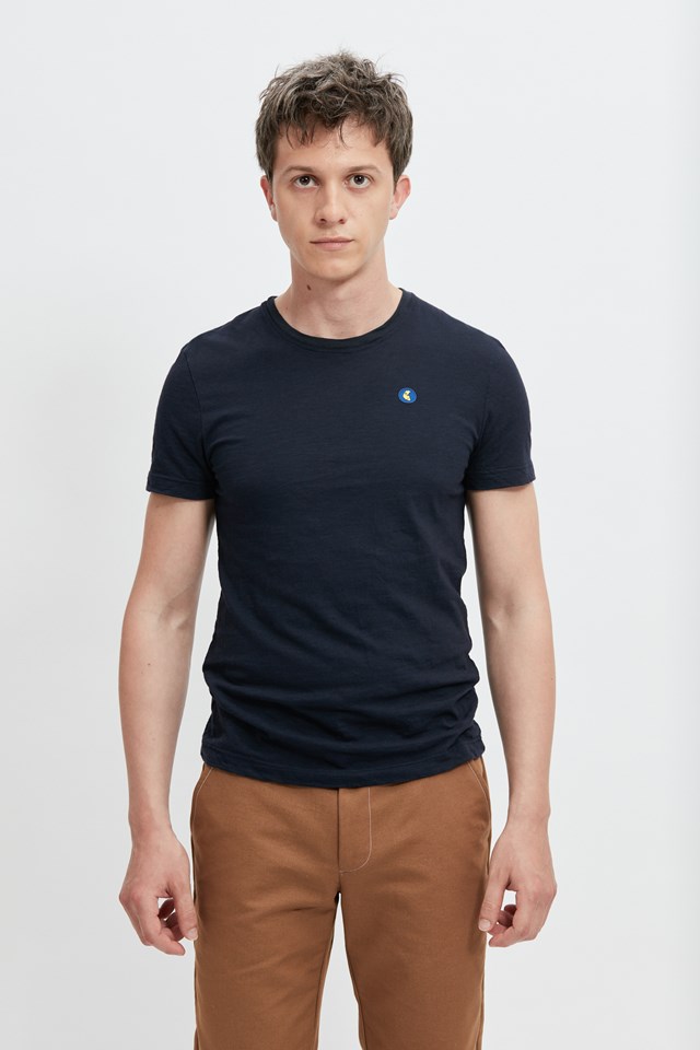 t-shirt-ecclo-homme-bleu-Made-in-France-et-coton-upcyclé-recyclé-dreamact-face-1