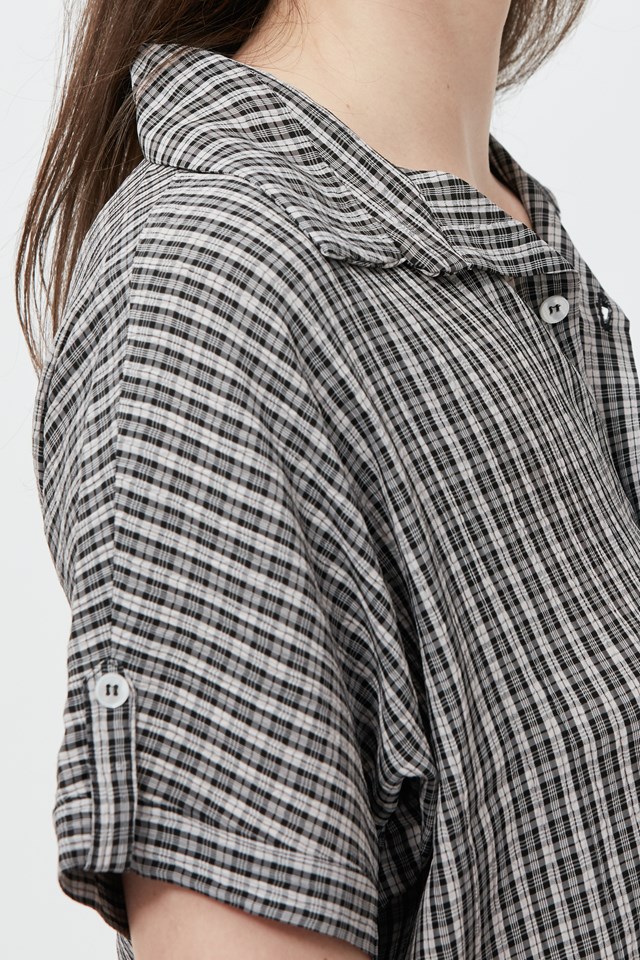 chemise-femme-ecclo-à-carreaux-Made-in-France-et-upcyclé-recyclé-dreamact-epaule-droite