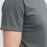 t-shirt-ecclo-homme-gris-Made-in-France-et-coton-upcyclé-recyclé-dreamact-manche