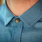 détail du col de la chemise homme pituamarka en coton pima