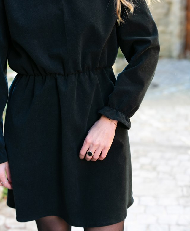 Robe noire en velours côtelé coton biologique GOTS -éco responsable