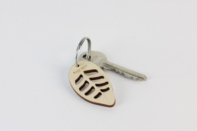 Porte-clés en bois de bouleau gravé au laser et fabriqué en France