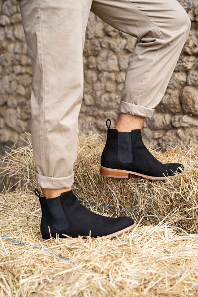 chelsea boots Taïga noir 100% recyclées, végétales et naturelles portées de profil