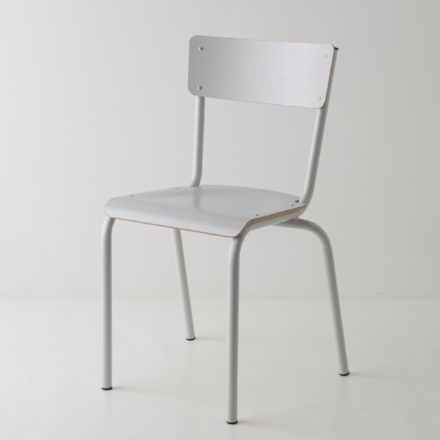 Chaise grise en bois fabriquée en france
