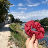 Chouchou en lin rouge en bords de Loire