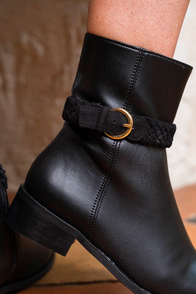 bottines noires avec un détail tressé et un talon de 4,5 cm