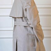 TRENCH ZORANE COURT -Made in France - Coton upcyclé coloris beige de dos