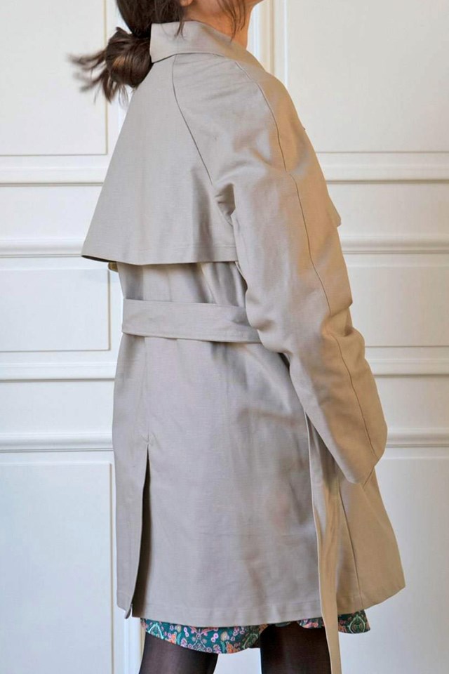 TRENCH ZORANE COURT -Made in France - Coton upcyclé coloris beige de dos